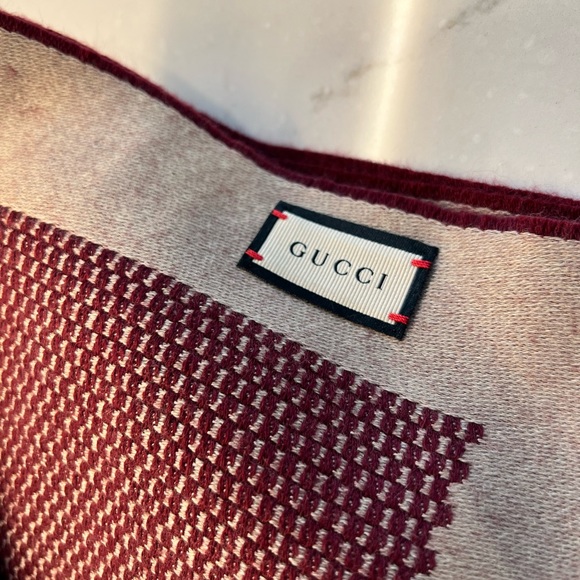 Authentic Gucci scarf 100% cashmere. - Picture 5 of 14